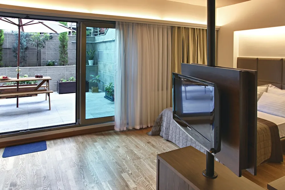 Studio with Garden View