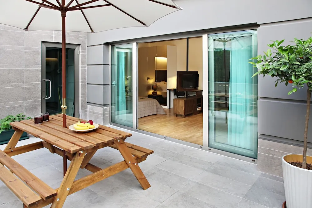 Studio with Garden View