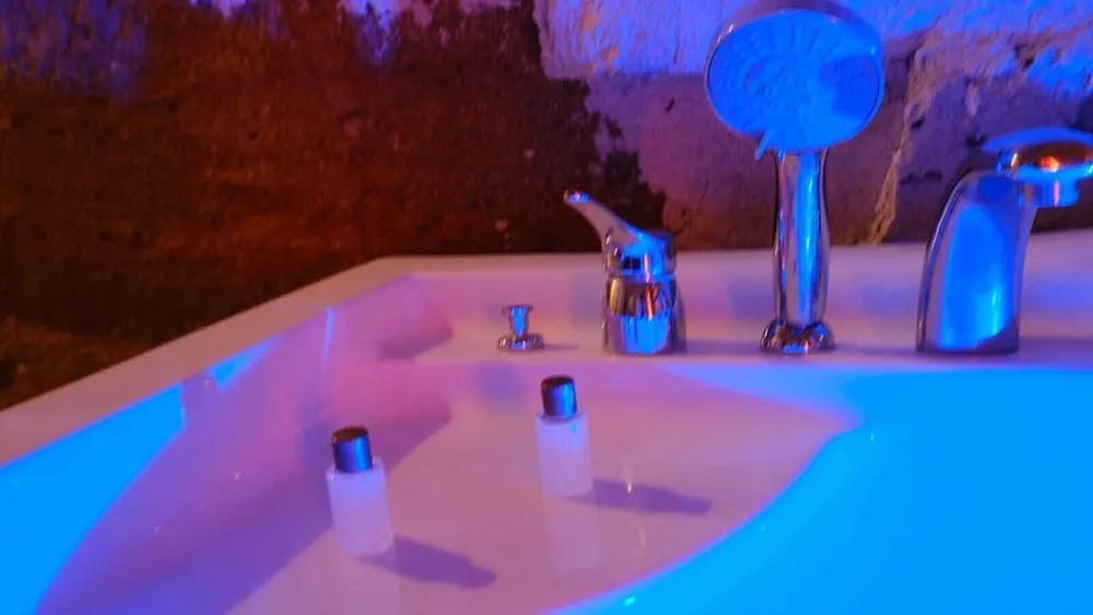 Balayi Odasi - Jakuzili