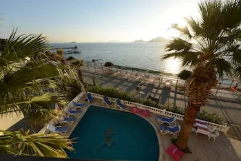 Ado Beach Hotel