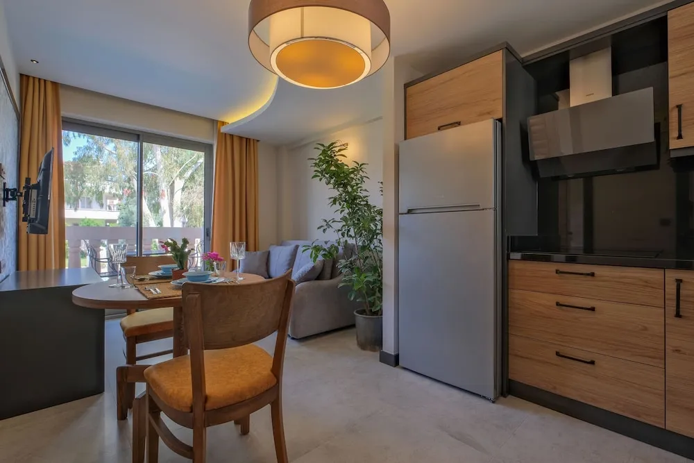 Deluxe Oda, Havuz Manzaralı