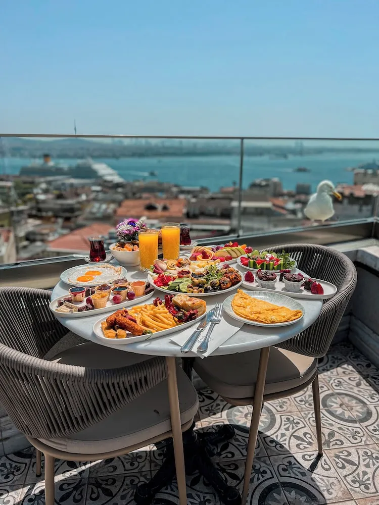 Deluxe Tek Büyük Yataklı Oda