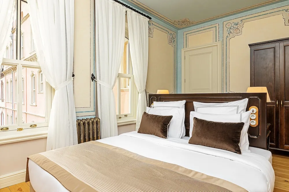 Deluxe Double Room with Bathtub