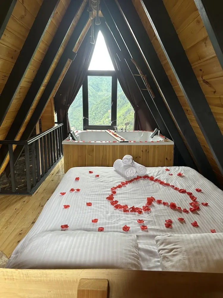 Teona Room
