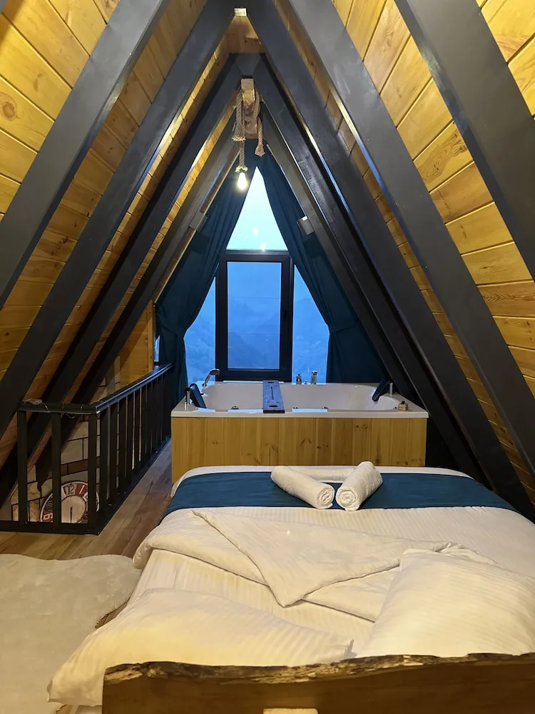 Teona Room