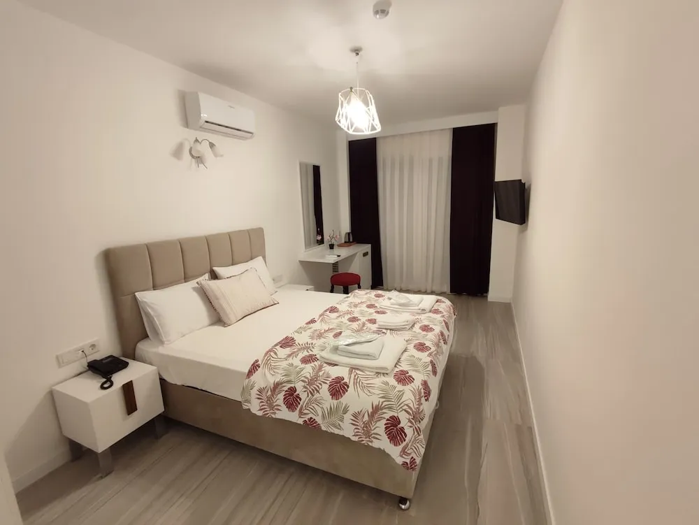 Deluxe Oda, 1 En Büyük (King) Boy Yatak, Sigara İçilmez, Bahçe Manzaralı