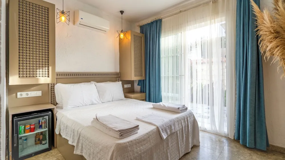 Deluxe Tek Büyük Yataklı Oda, Bahçe Manzaralı