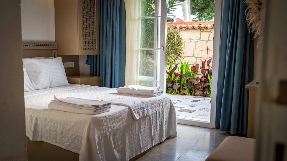 Deluxe Tek Büyük Yataklı Oda, Bahçe Manzaralı