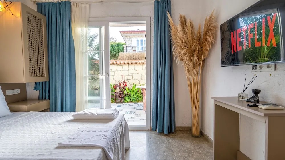 Deluxe Tek Büyük Yataklı Oda, Bahçe Manzaralı