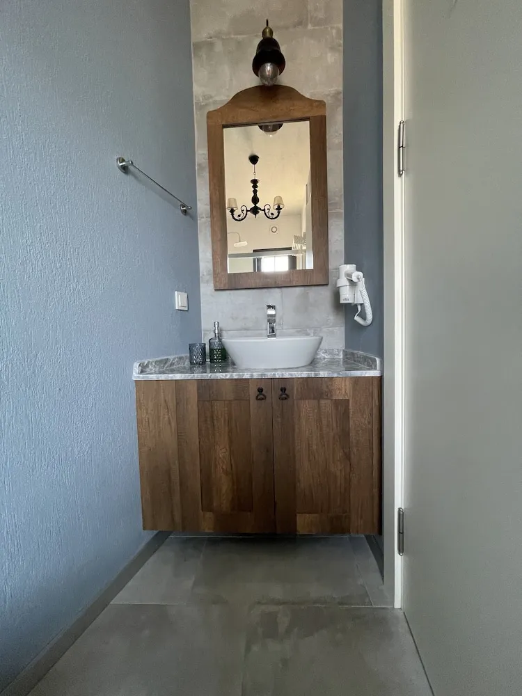 Comfort Tek Büyük Yataklı Oda, 1 Çift Kişilik Yatak, Tepe Manzaralı, Köşe