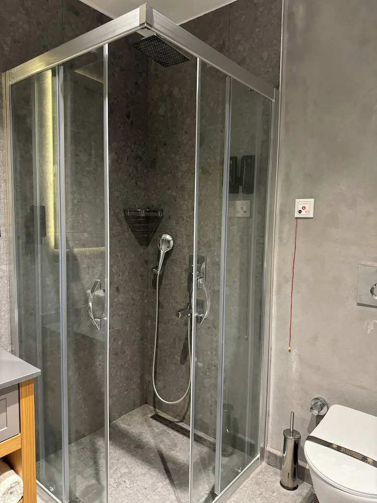 Comfort Tek Büyük Yataklı Oda