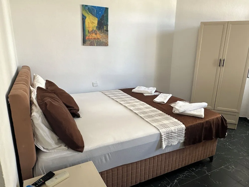 Basic Tek Büyük Yataklı Oda