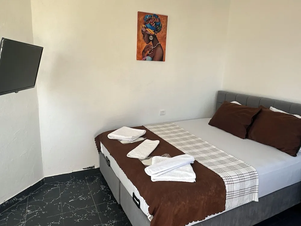 Basic Tek Büyük Yataklı Oda