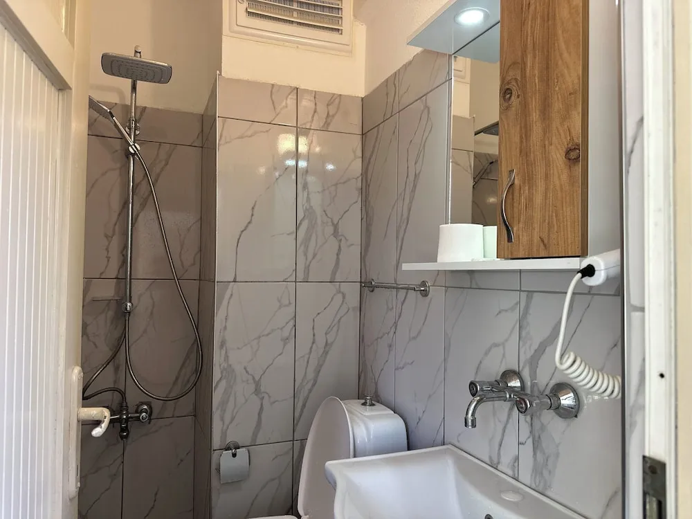 Basic Tek Büyük Yataklı Oda