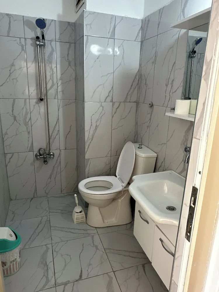 Basic Tek Büyük Yataklı Oda