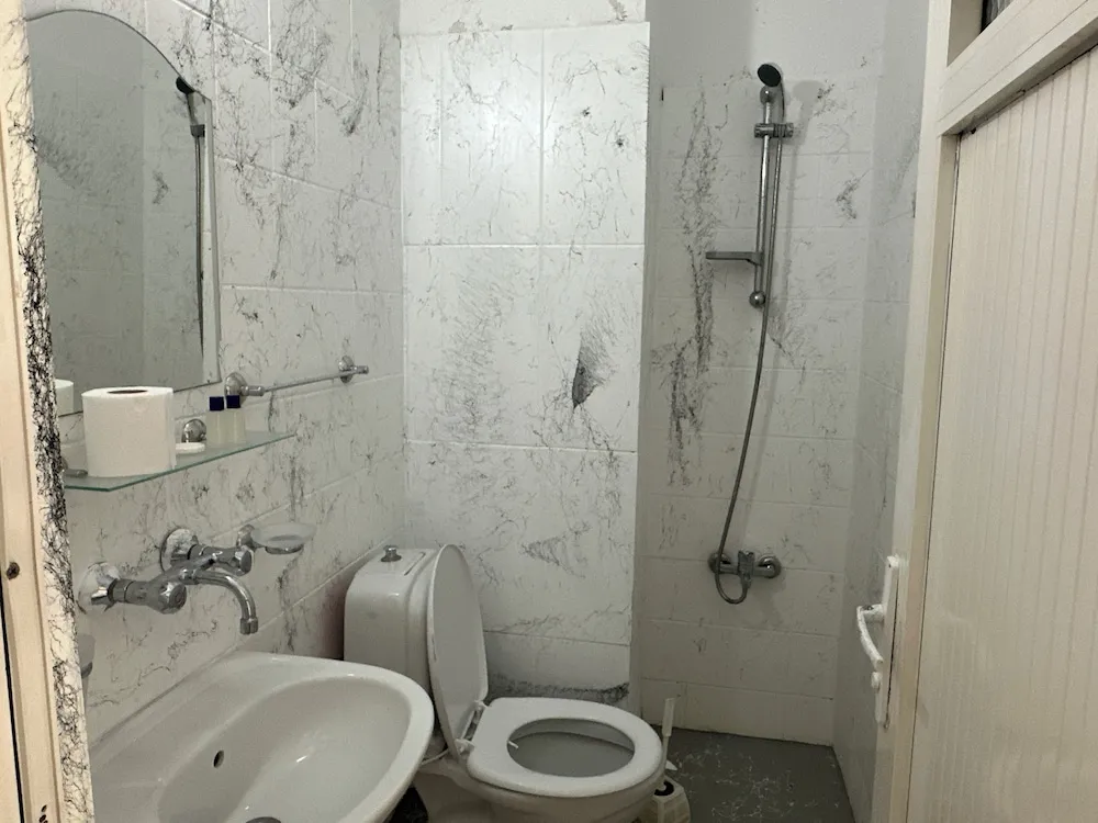 Basic Tek Büyük Yataklı Oda