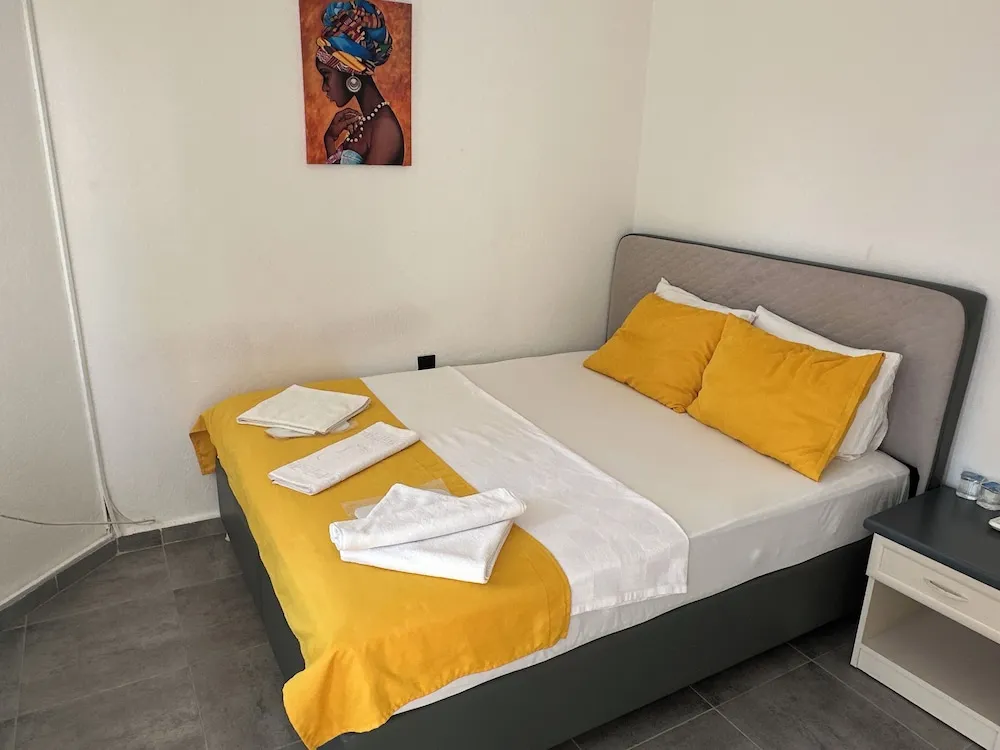 Basic Tek Büyük Yataklı Oda