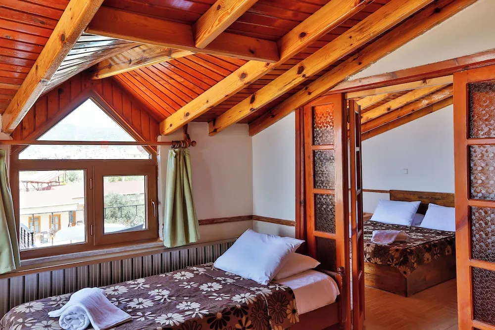 Dört Kişilik Oda, Deniz Manzaralı