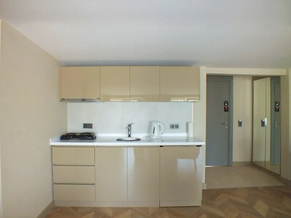 Comfort Apart Daire, Sigara İçilebilir, Havuz Manzaralı