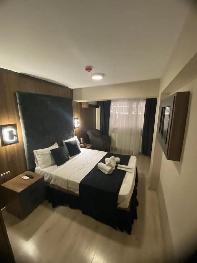 Classic Tek Büyük Yataklı Oda