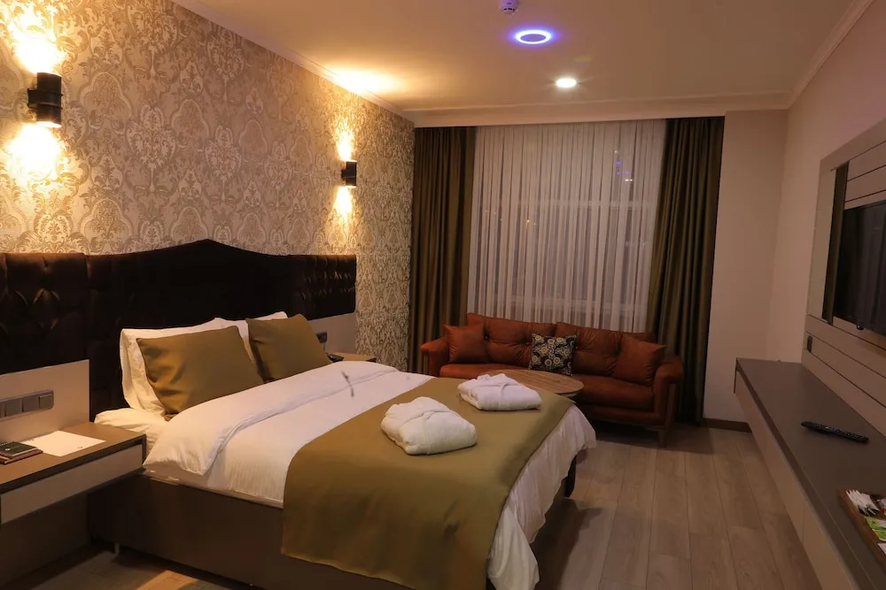 Family Oda, 1 En Büyük (King) Boy Yatak ve Çekyat, Şehir Manzaralı