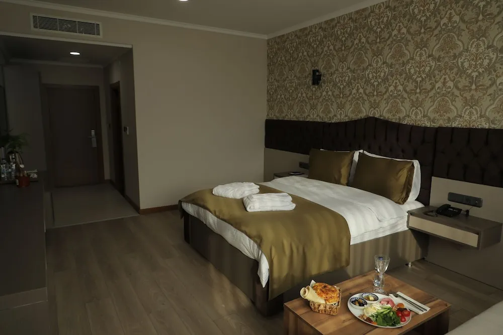 Family Oda, 1 En Büyük (King) Boy Yatak ve Çekyat, Şehir Manzaralı