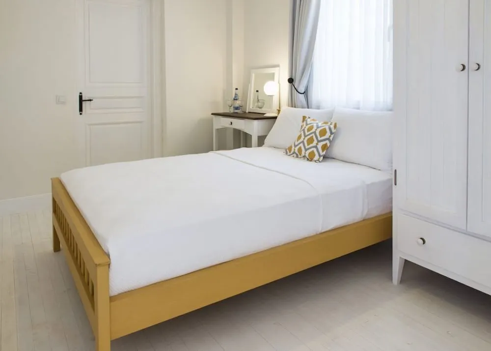 Standart Tek Buyuk Yatakli Oda