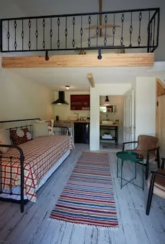 Dachas Cove Hotel