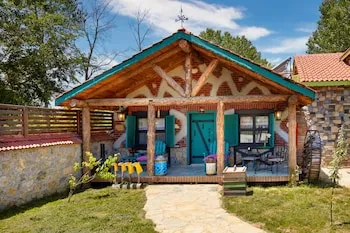 Dachas Cove Hotel