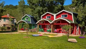 Dachas Cove Hotel