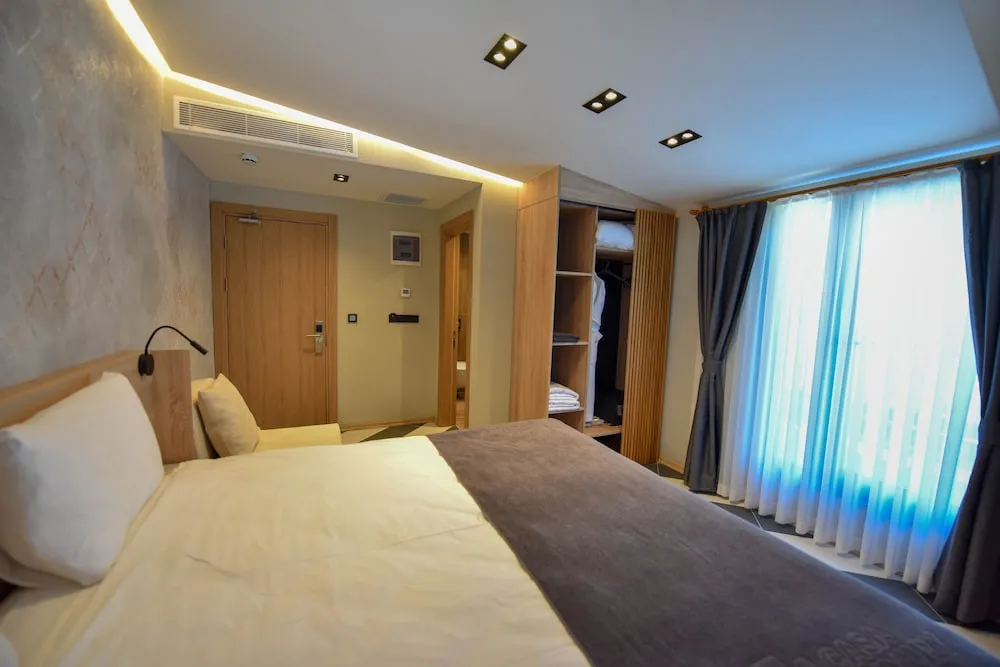 Luxury Oda