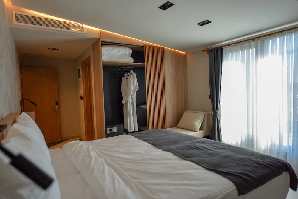 Luxury Oda