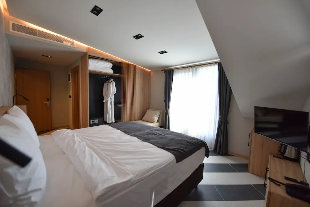 Luxury Oda