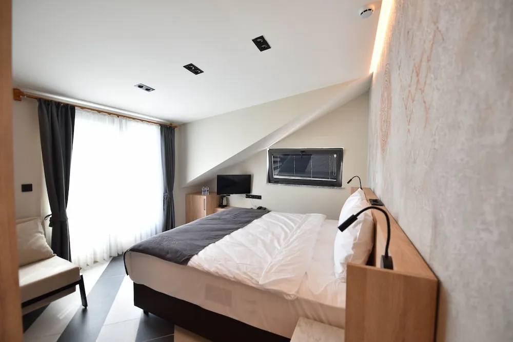 Luxury Oda