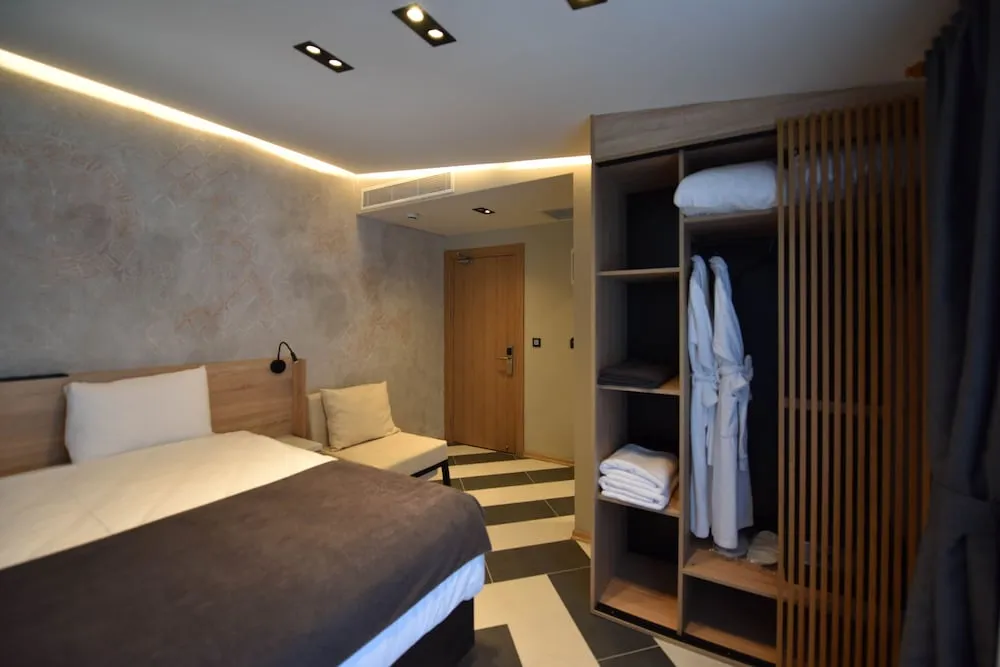 Luxury Oda