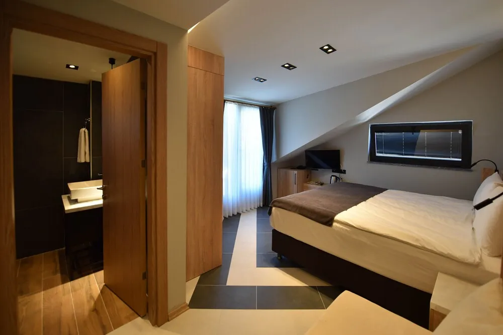 Luxury Oda
