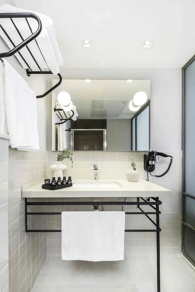 Economy Room, 1 Qeen Bed (Basement)