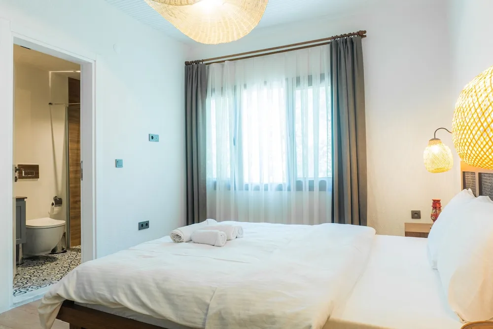 Comfort Tek Büyük Yataklı Oda