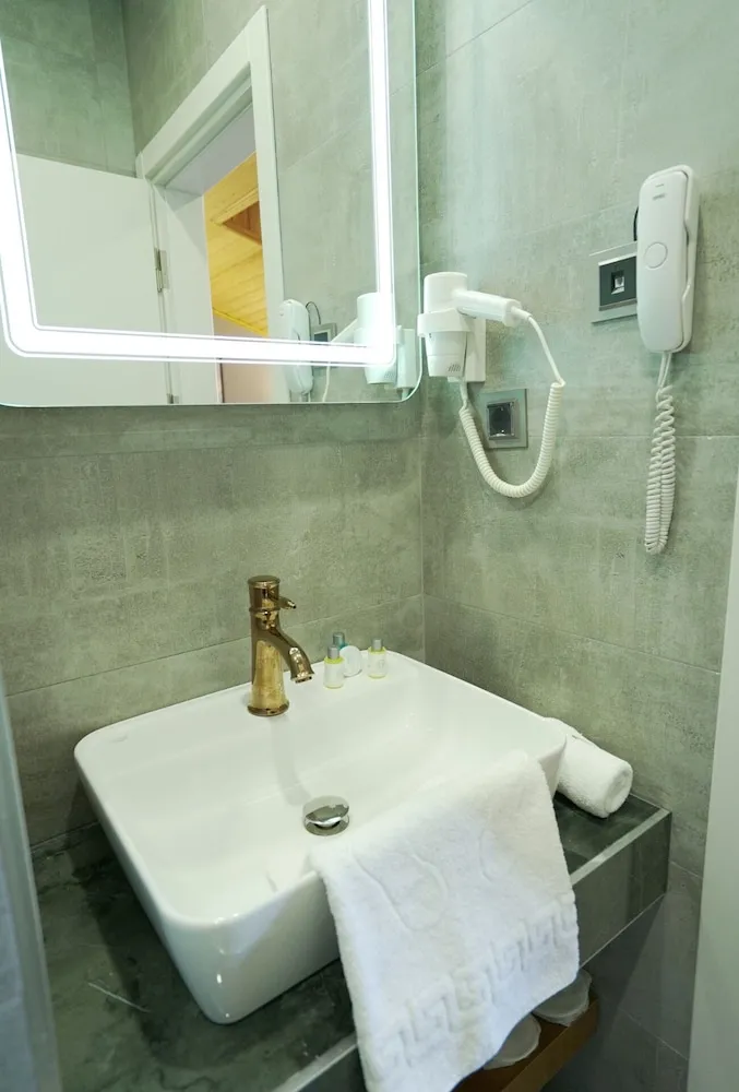 Junior Tek Büyük Yataklı Oda