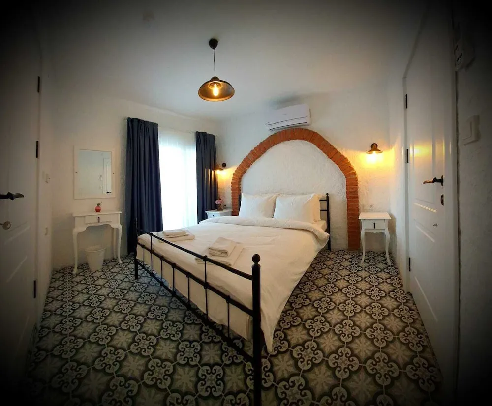 Deluxe Oda, 1 Büyük (Queen) Boy Yatak, Havuz Manzaralı