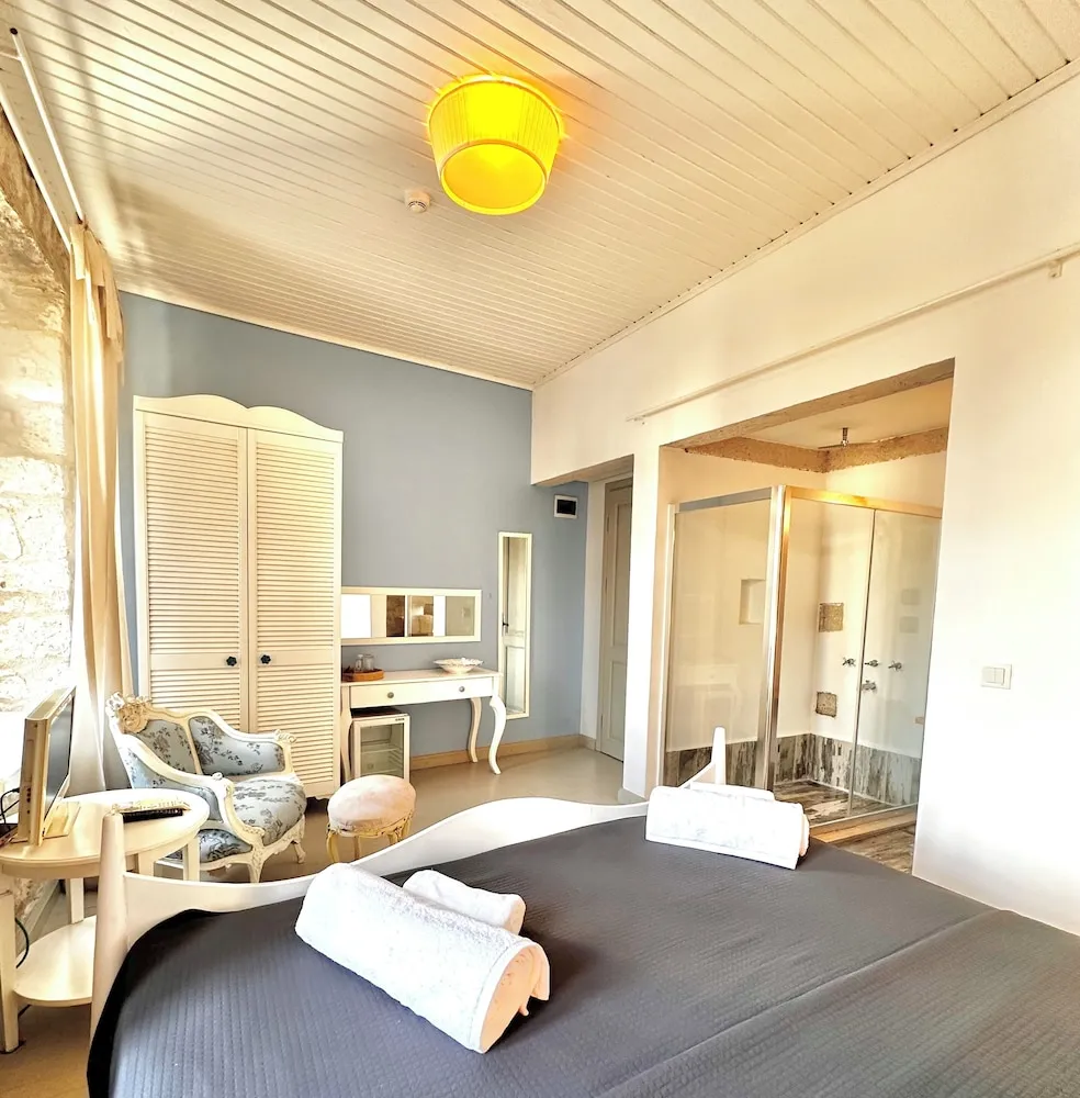 Elite Tek Büyük Yataklı Oda