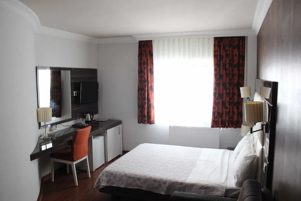 Tek Büyük Yataklı Oda, Balkon