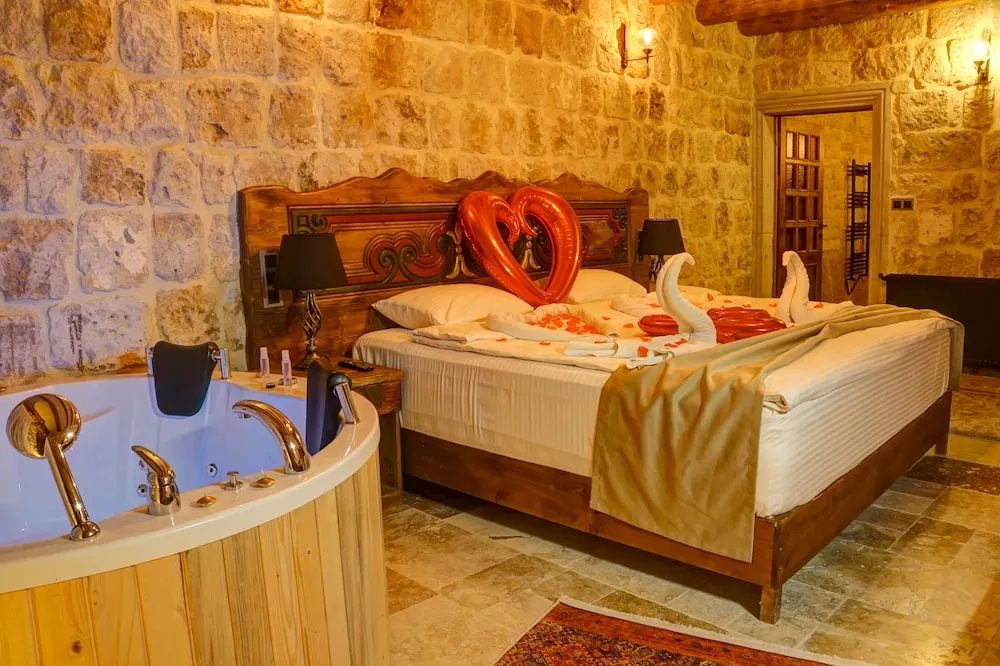 Romantic Tek Büyük Yataklı Oda