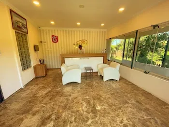Lustra Garden Suite