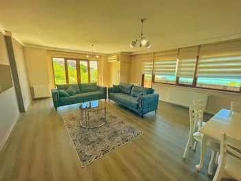 Lustra Garden Suite