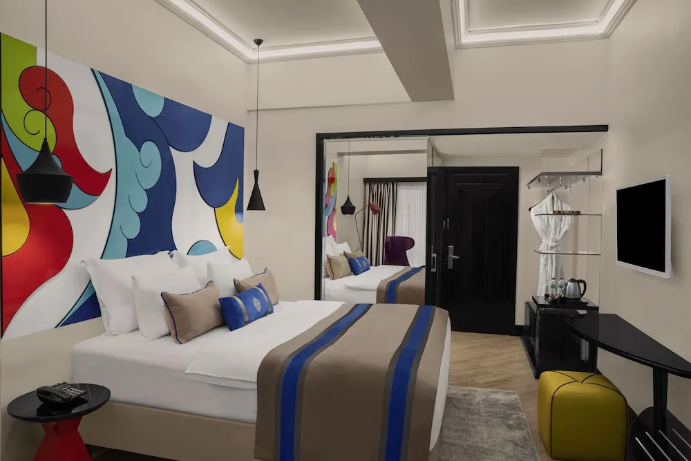 Connecting Room