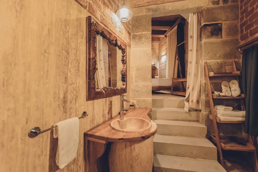 Economy Tek Büyük Yataklı Oda, 1 Büyük (Queen) Boy Yatak, Özel Banyo, Avlu Manzaralı