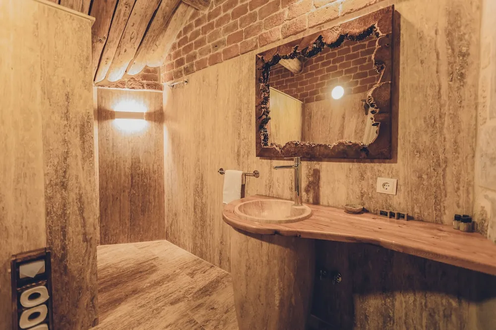 Economy Tek Büyük Yataklı Oda, 1 Büyük (Queen) Boy Yatak, Özel Banyo, Avlu Manzaralı