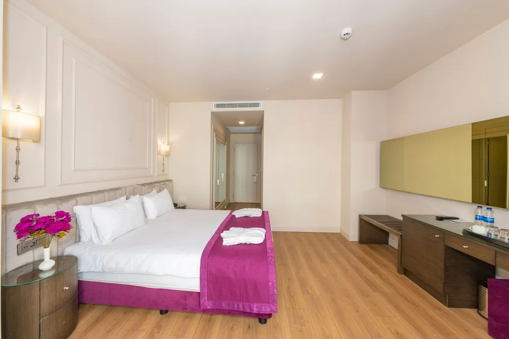 Comfort Tek Büyük veya İki Ayrı Yataklı Oda, Deniz Manzaralı