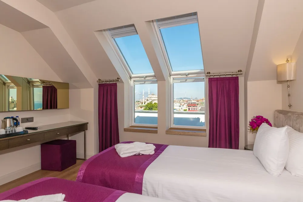 Comfort Tek Büyük veya İki Ayrı Yataklı Oda, Deniz Manzaralı